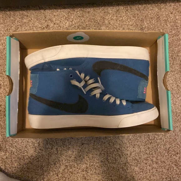 Nike Blazers - Picture 5 of 7